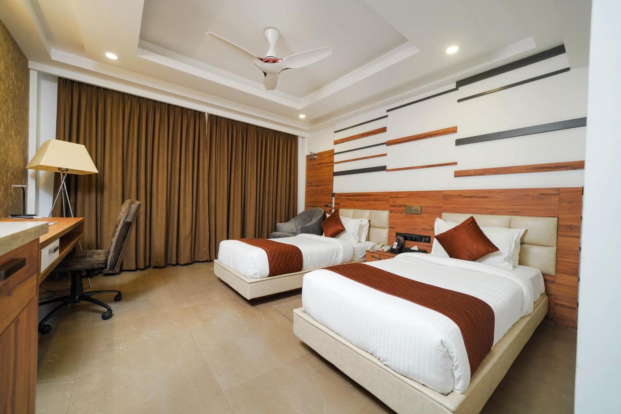 Classic Regency Alappuzha Bagian luar foto